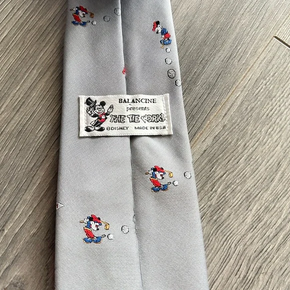 Vintage Disney Mickey Mouse grey silver golf tie The tie works - Picture 5 of 6